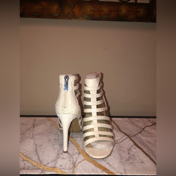 White scales heels; sexy& very classy; worn but no scuff marks - Picture 6 of 7